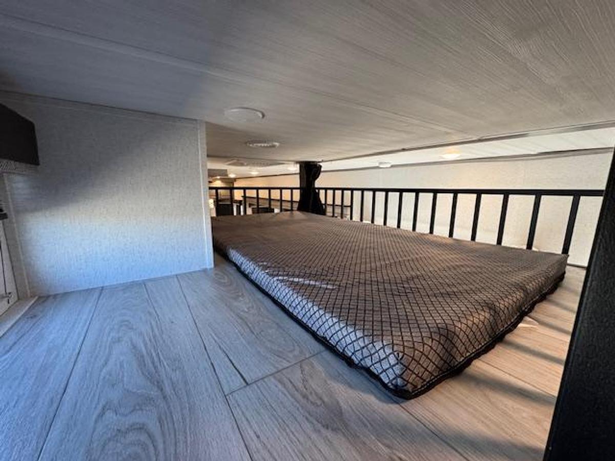 Used 2025 Keystone RV Retreat 391FSRL