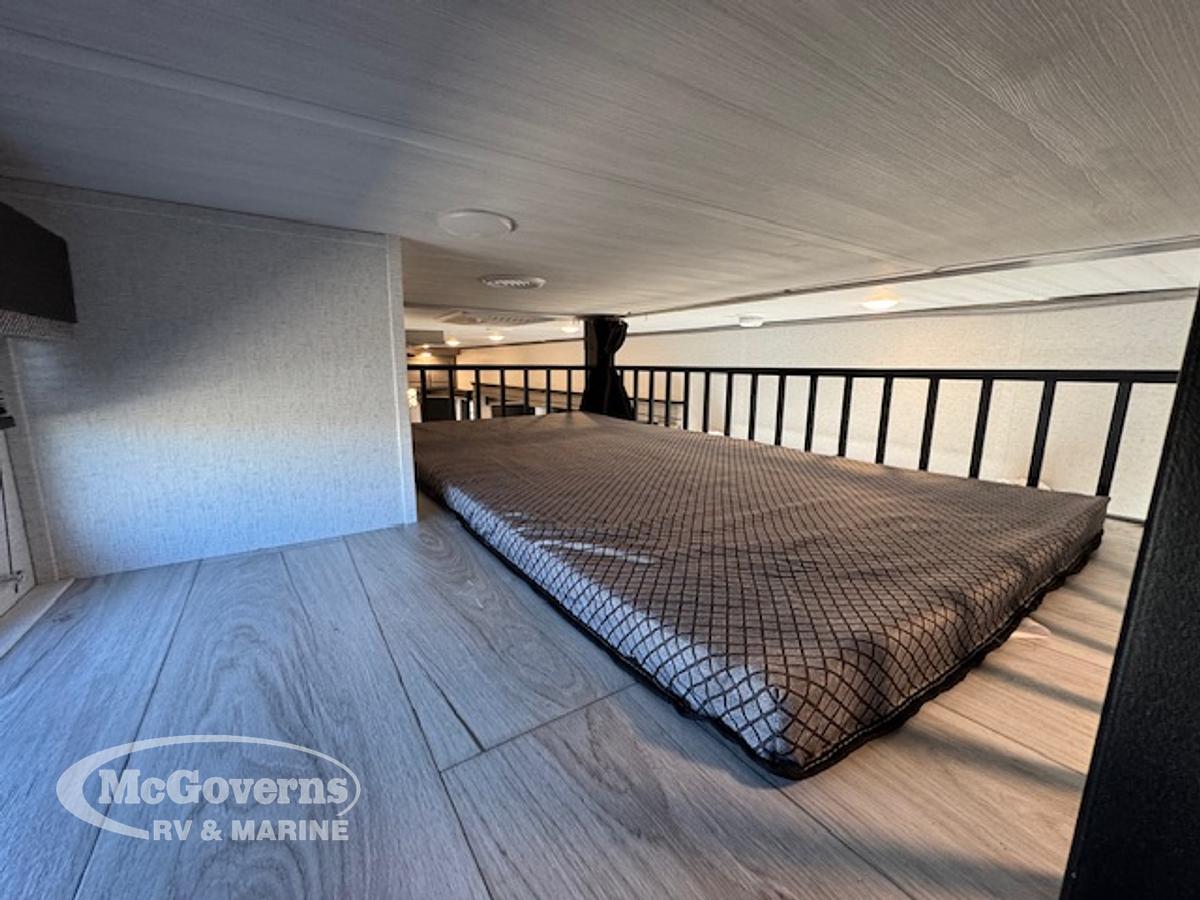 Used 2025 Keystone RV Retreat 391FSRL