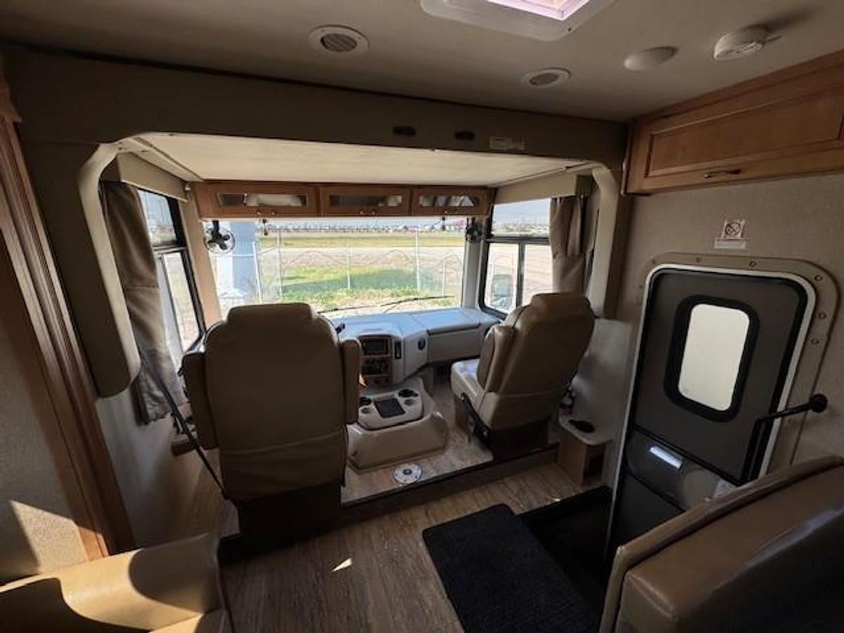 Used 2018 Thor Motor Coach Hurricane 29M