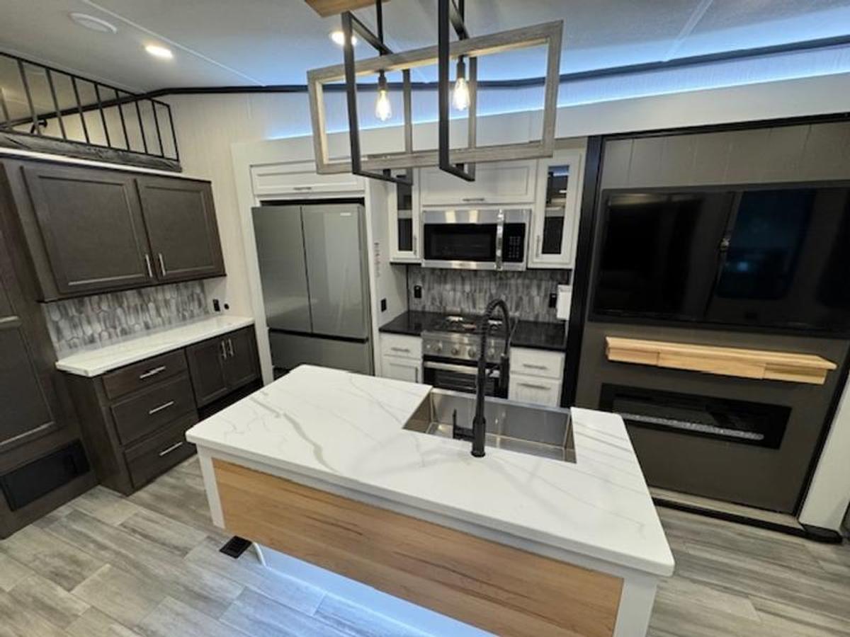 Used 2024 Cedar Creek Cottage 40CDL