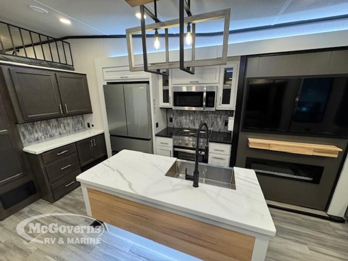 Used 2024 Cedar Creek Cottage 40CDL