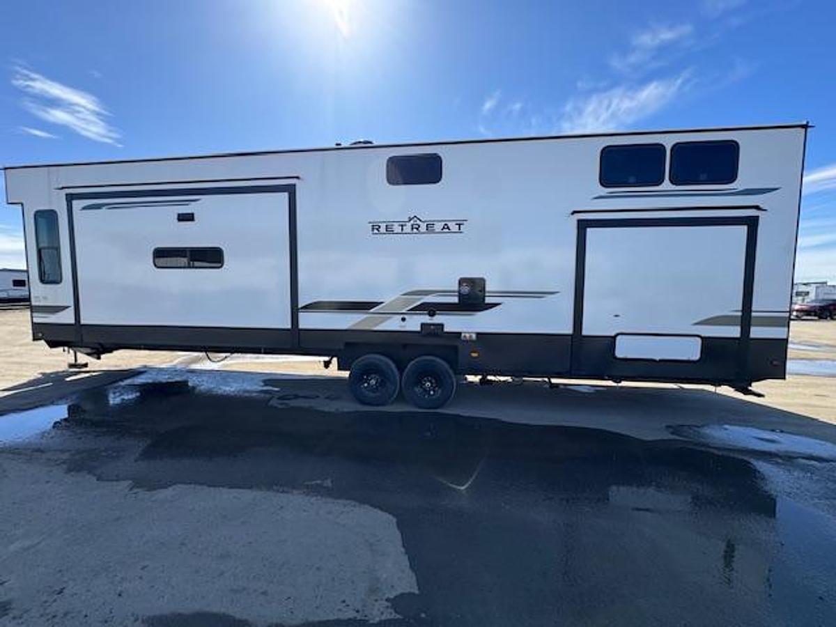 Used 2025 Keystone RV Retreat 391FSRL