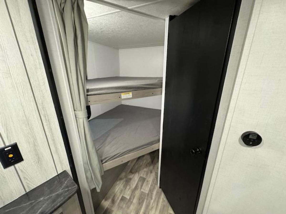 2024 Dutchmen Kodiak SE 27SBH