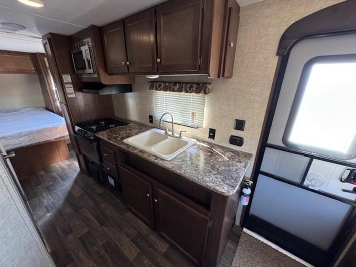 Used 2016 Keystone RV Hideout 21FQWE