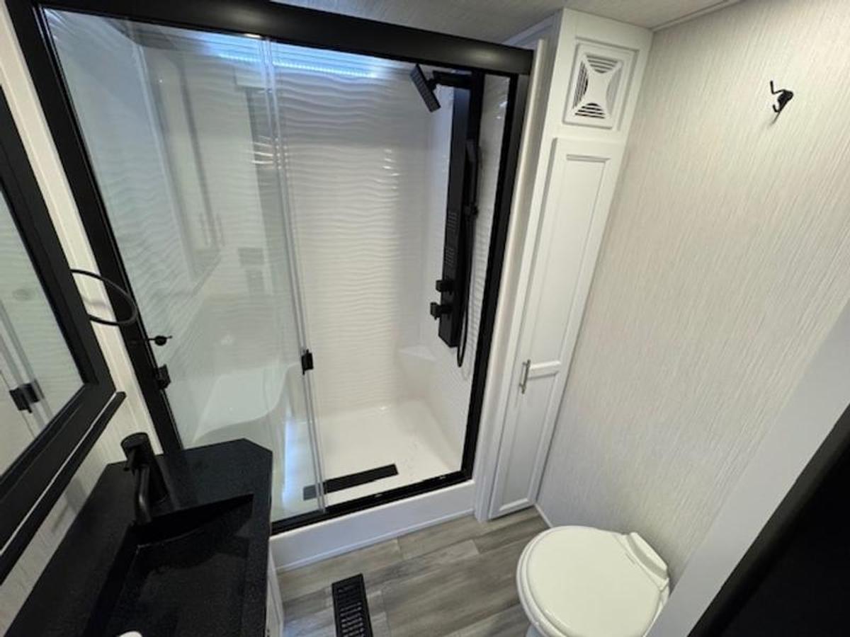 Used 2024 Cedar Creek Cottage 40CDL