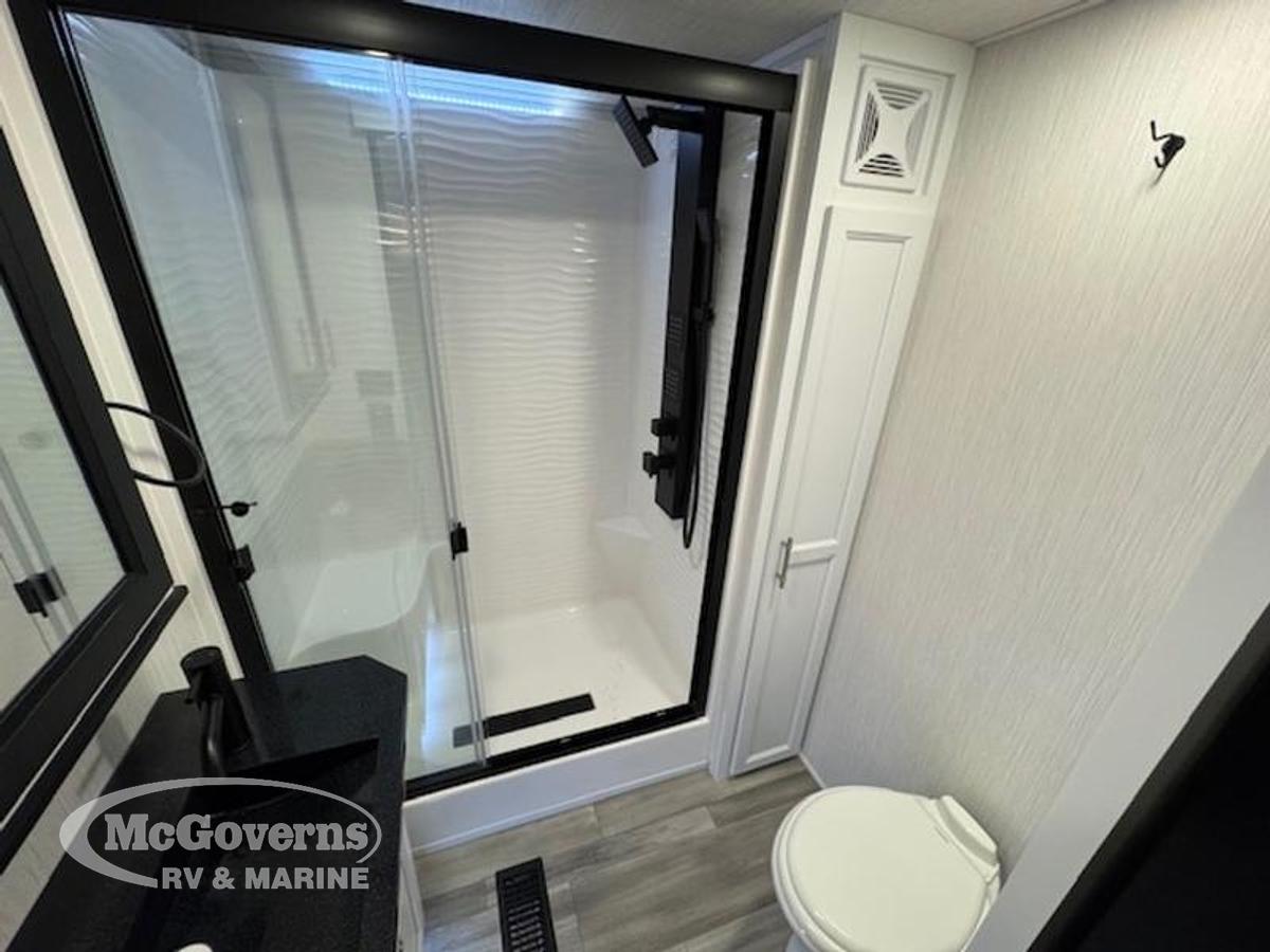 Used 2024 Cedar Creek Cottage 40CDL