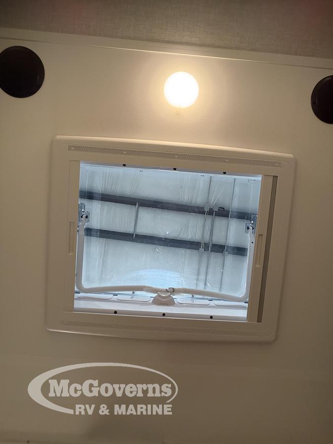 2026 Lance Truck Camper 975