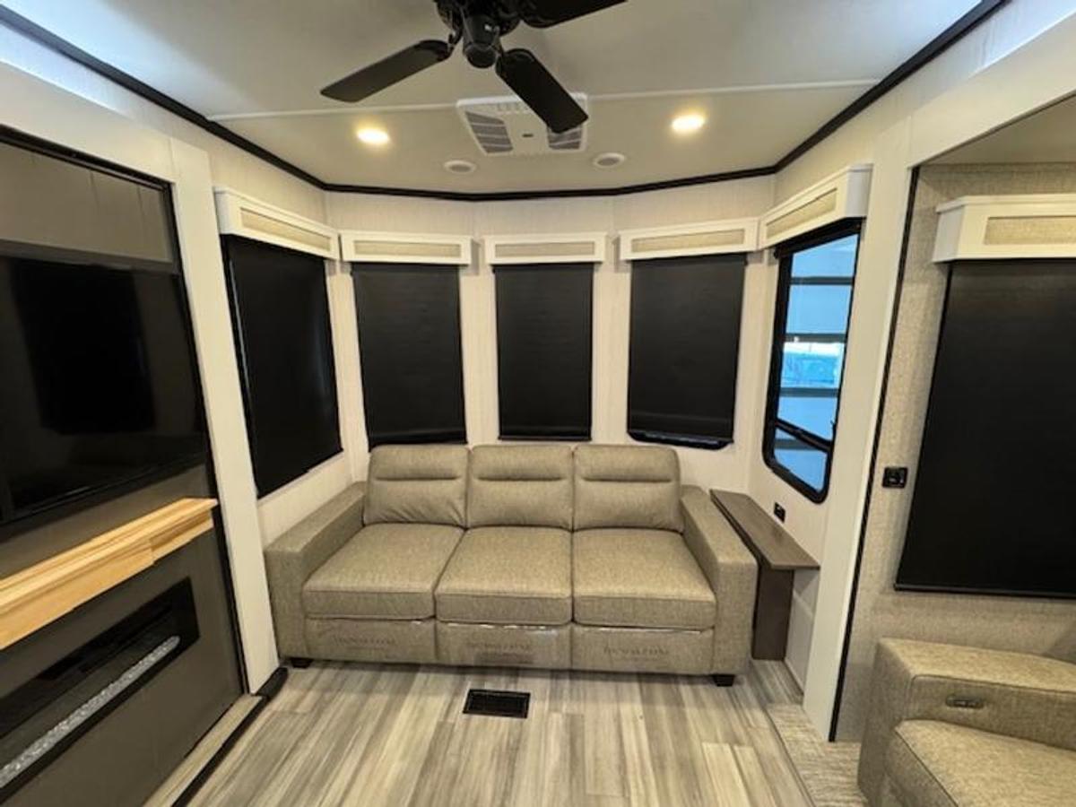 Used 2024 Cedar Creek Cottage 40CDL