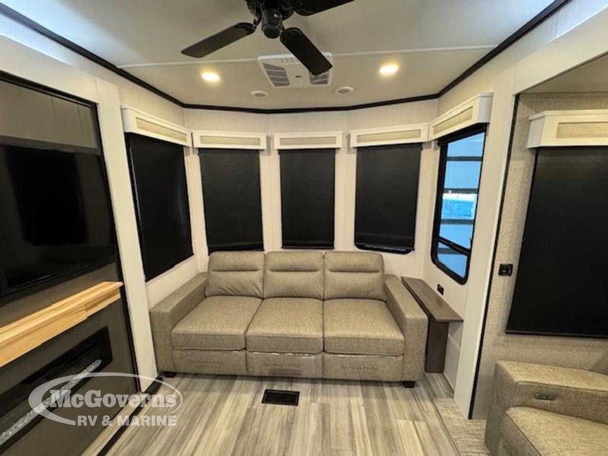 Used 2024 Cedar Creek Cottage 40CDL