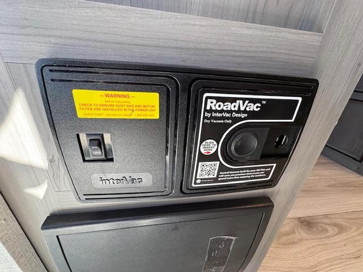 Used 2025 Keystone RV Retreat 391FSRL