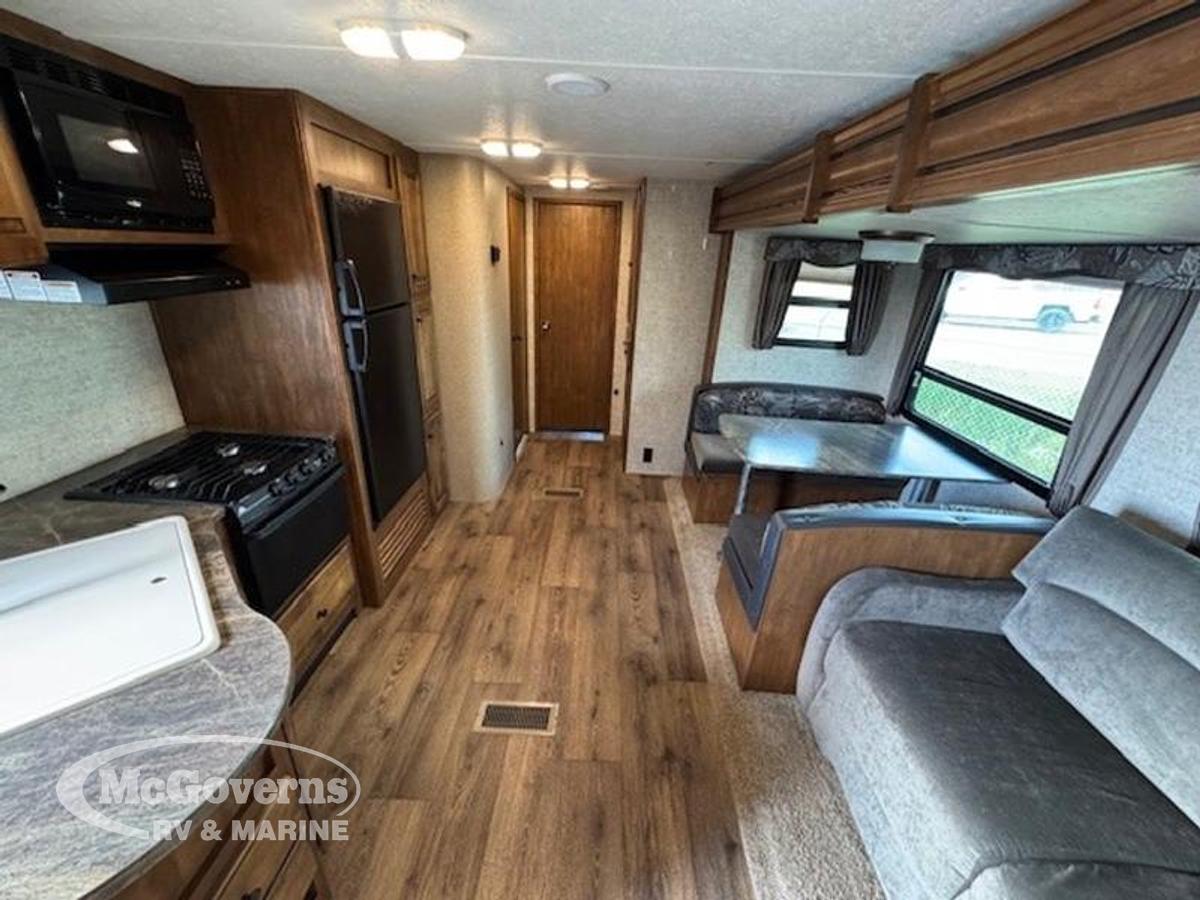 Used 2015 Keystone RV Sprinter Campfire 31BH