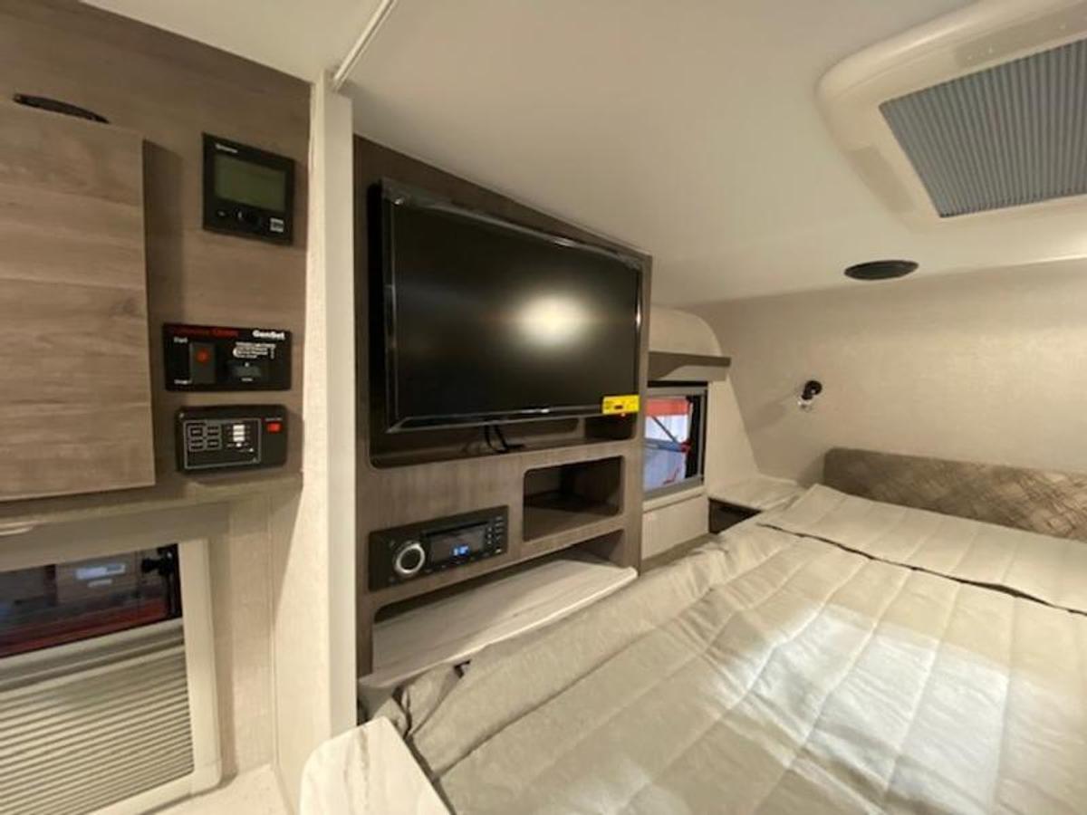 2023 Lance Truck Campers Short Bed 855S