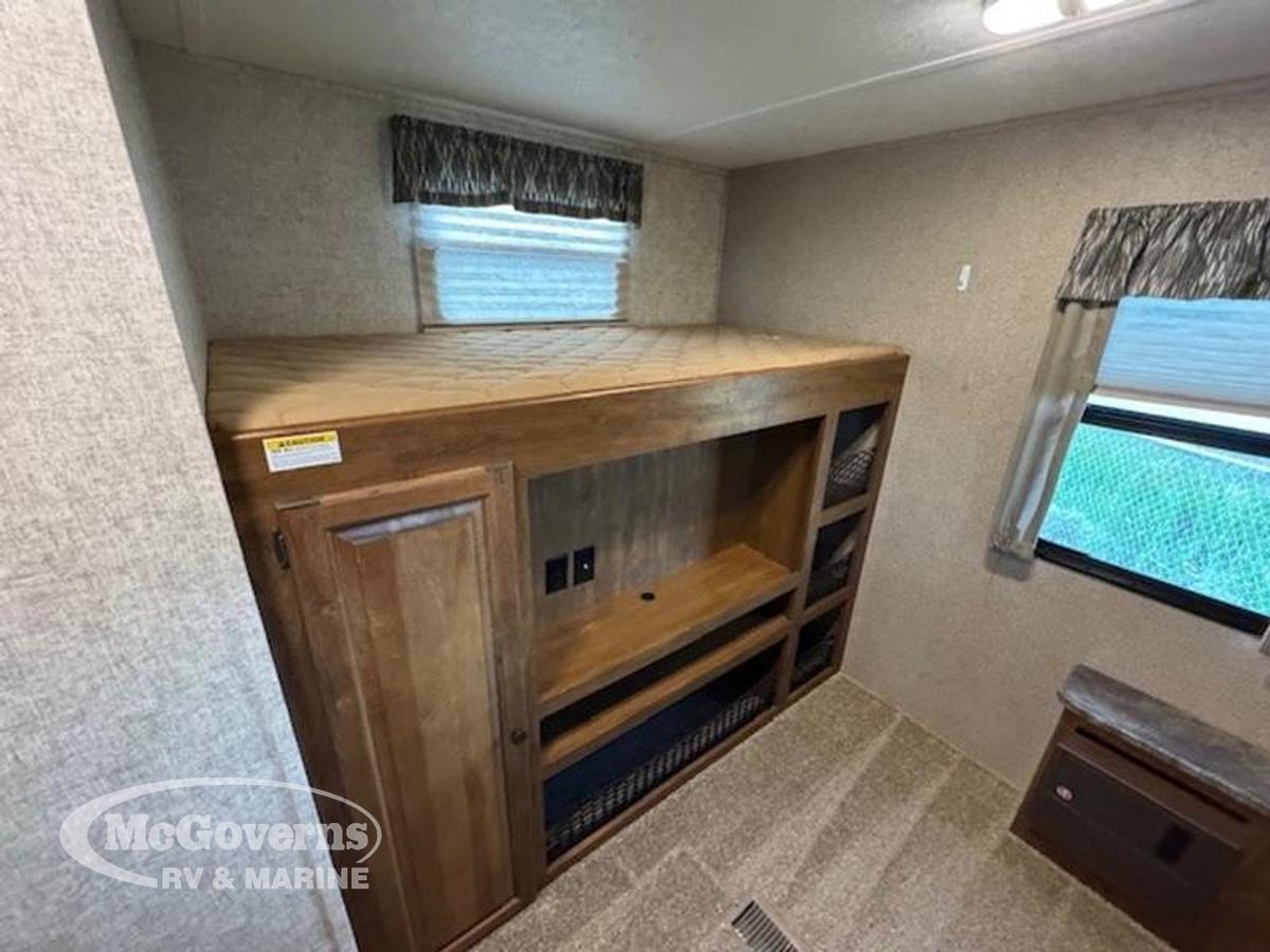 Used 2015 Keystone RV Sprinter Campfire 31BH