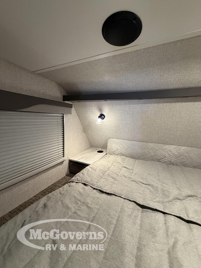 2026 Lance Truck Camper 975