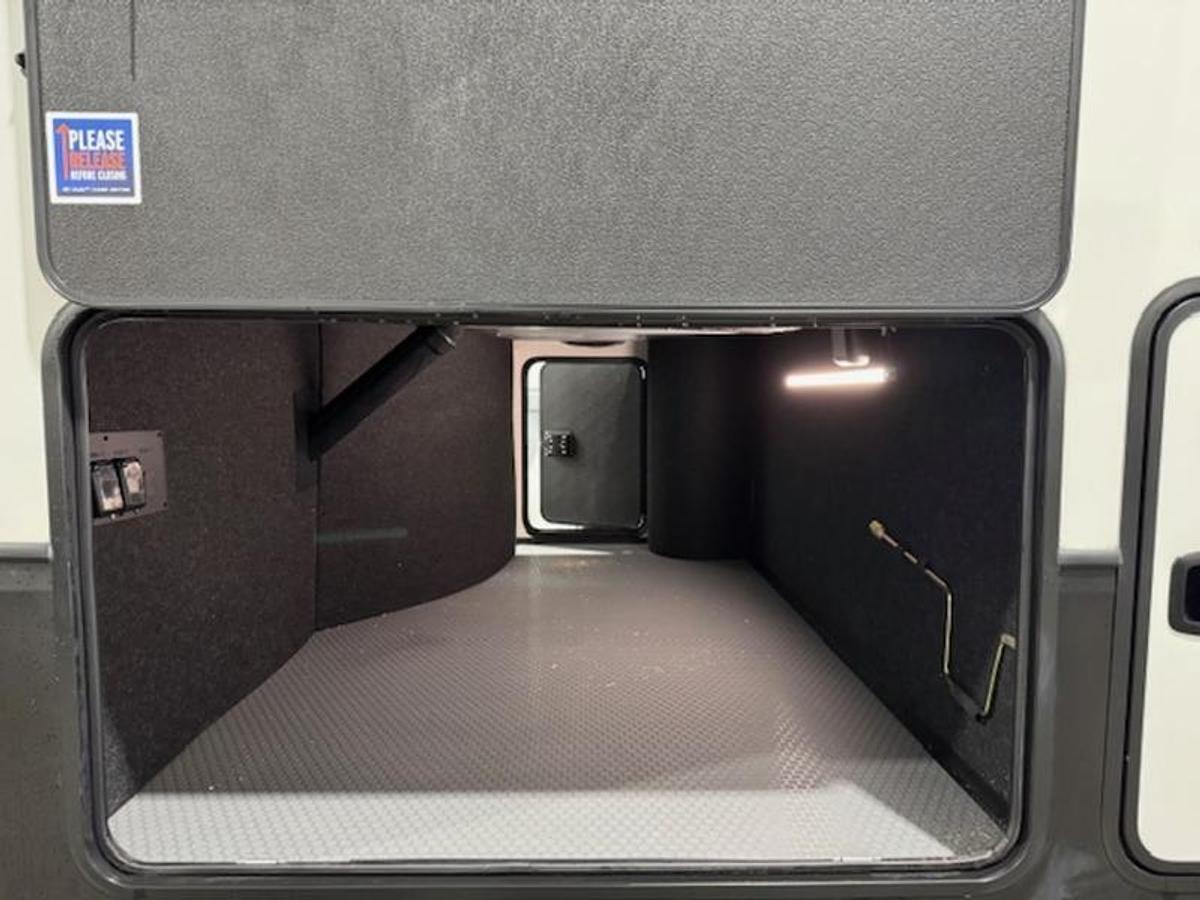 2025 Keystone RV Alpine Avalanche Edition 302RS