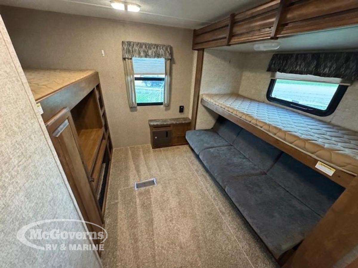 Used 2015 Keystone RV Sprinter Campfire 31BH