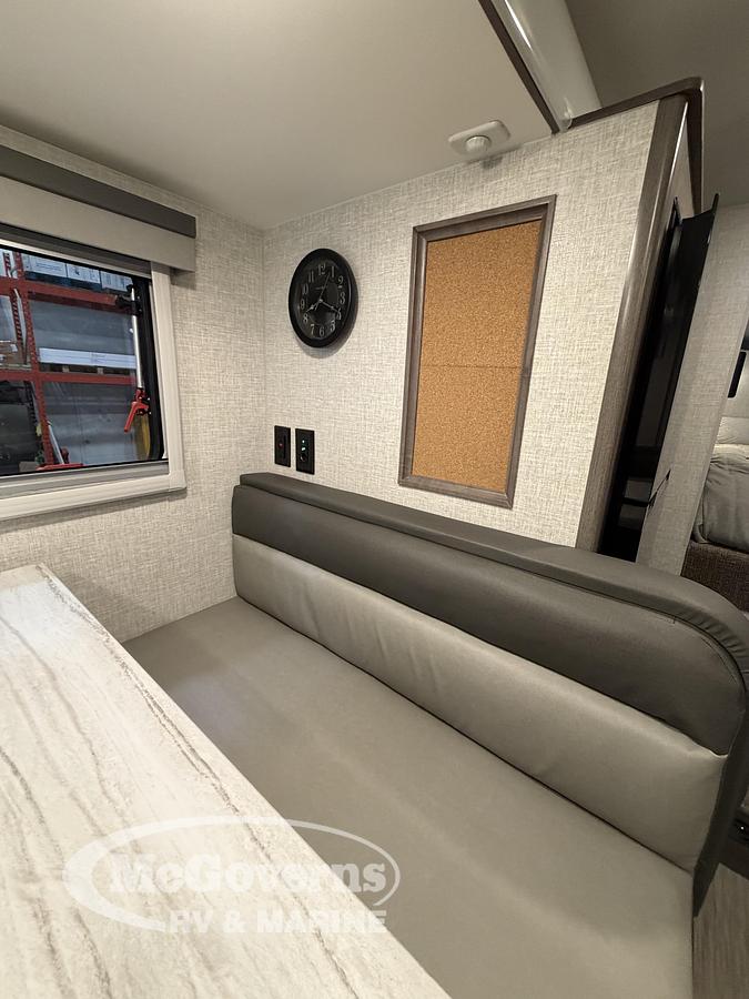 2026 Lance Truck Camper 975