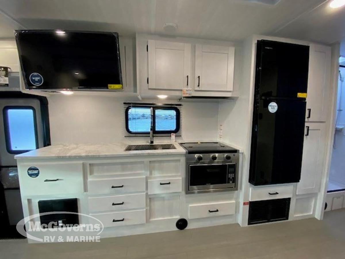 2024 Entrada East to West 2950OKF