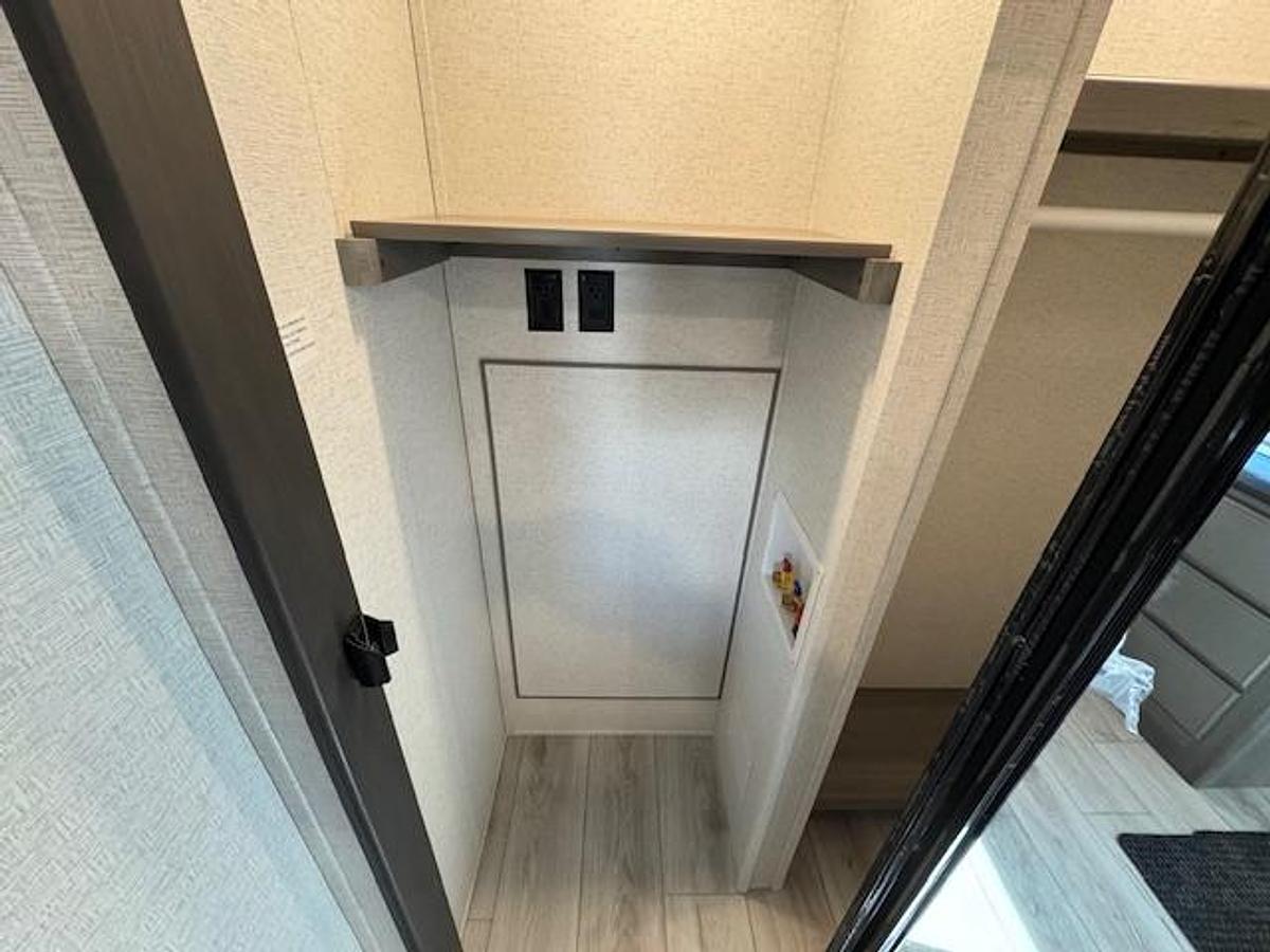 Used 2025 Keystone RV Retreat 391FSRL