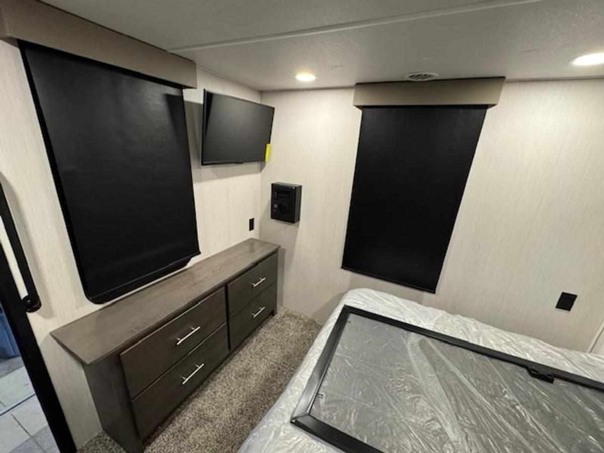 Used 2024 Cedar Creek Cottage 40CDL