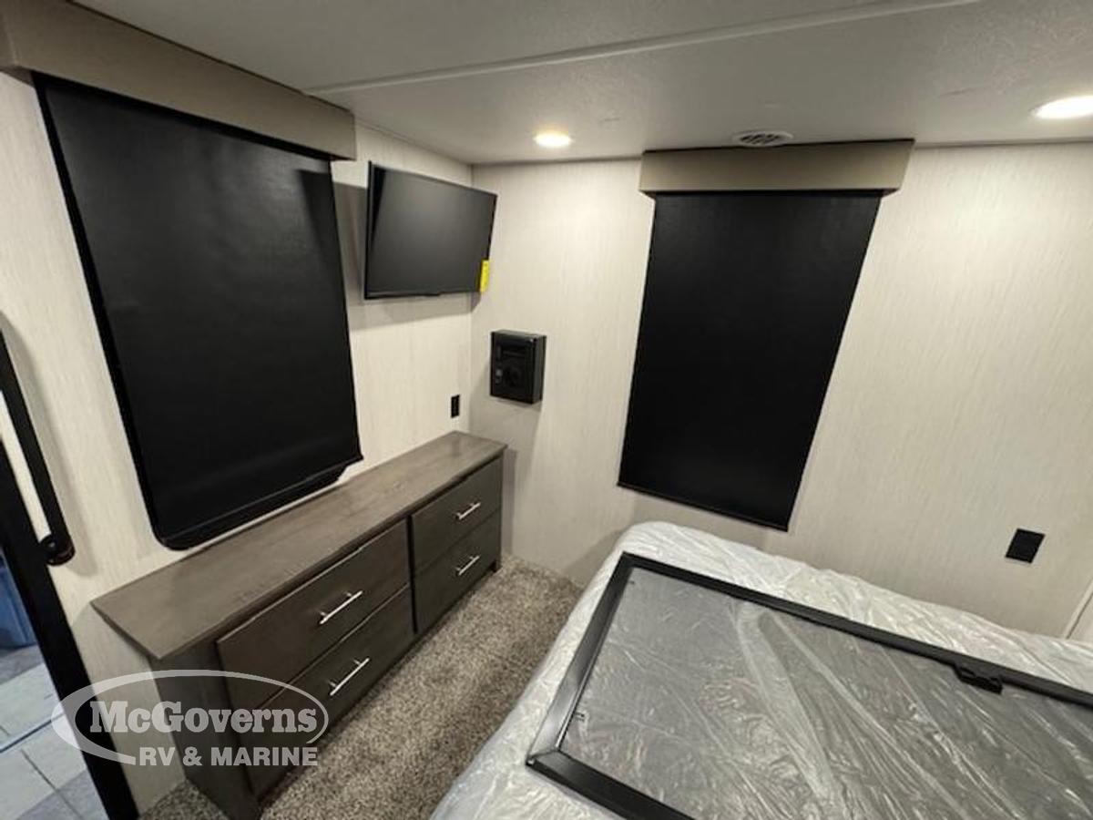 Used 2024 Cedar Creek Cottage 40CDL