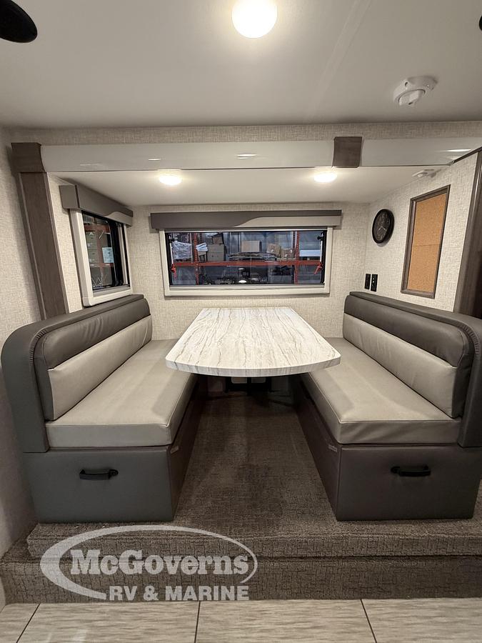 2026 Lance Truck Camper 975