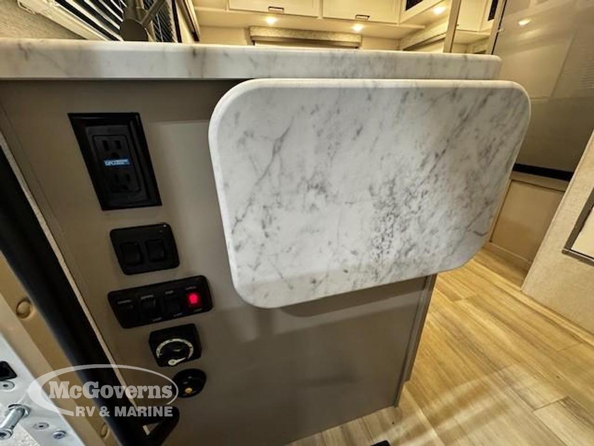 2026 Thor Motor Coach Four Winds 19z