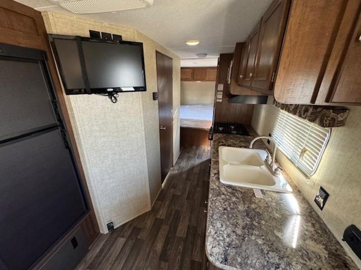 Used 2016 Keystone RV Hideout 21FQWE