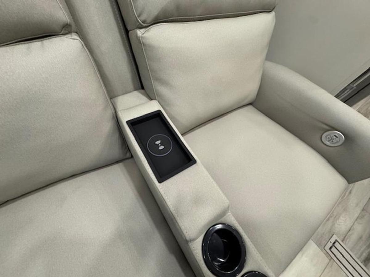 2025 Keystone RV Alpine Avalanche Edition 302RS