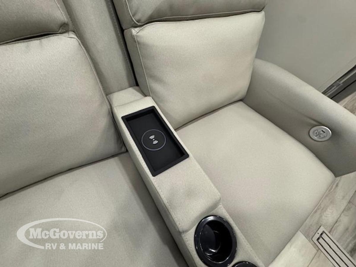 2025 Keystone RV Alpine Avalanche Edition 302RS