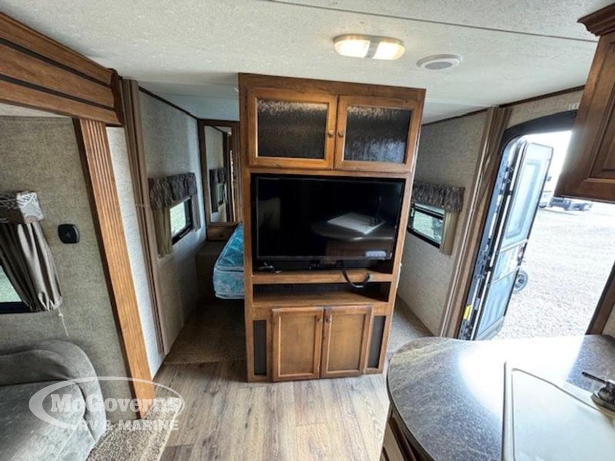 Used 2015 Keystone RV Sprinter Campfire 31BH