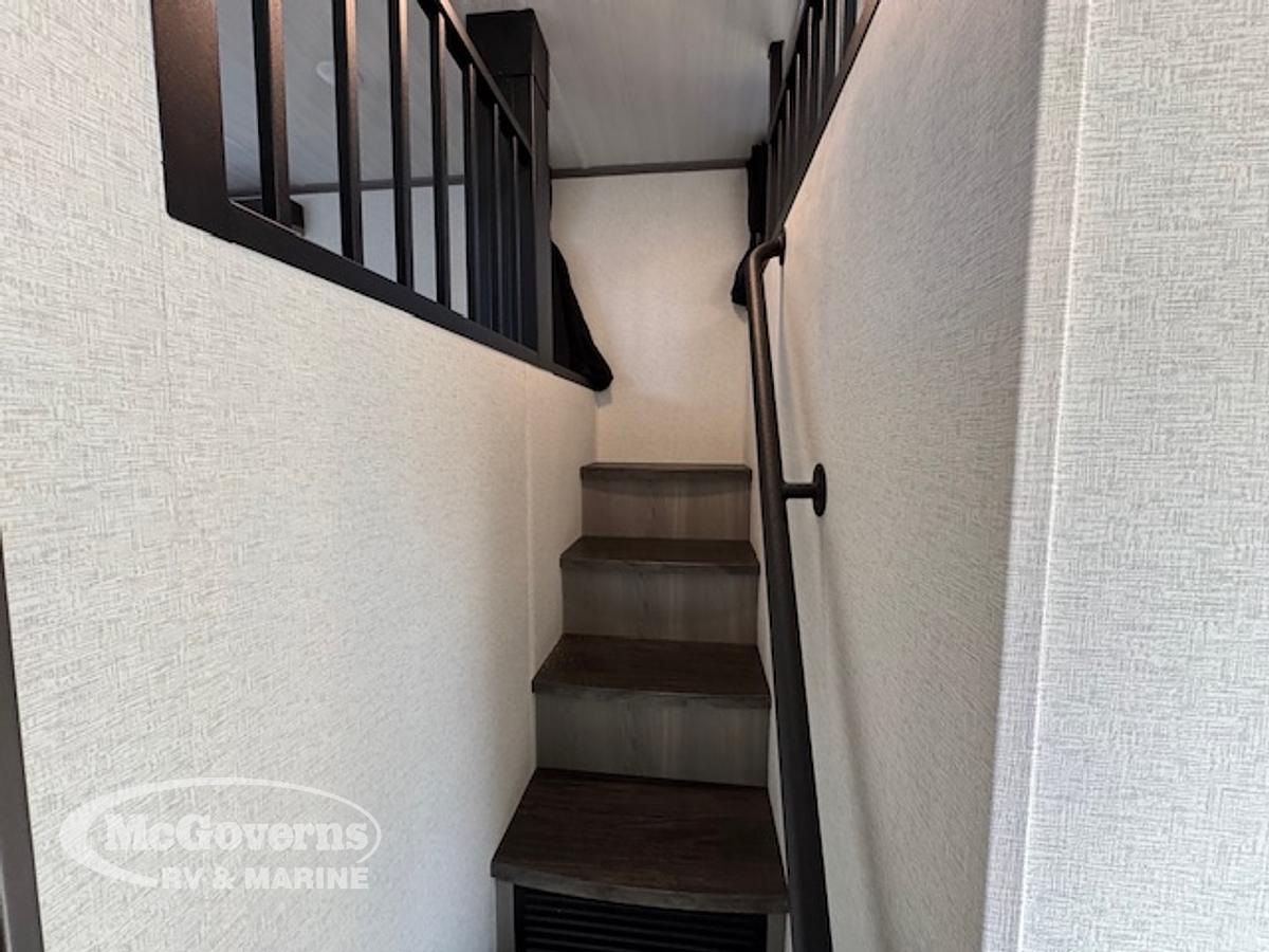 Used 2025 Keystone RV Retreat 391FSRL