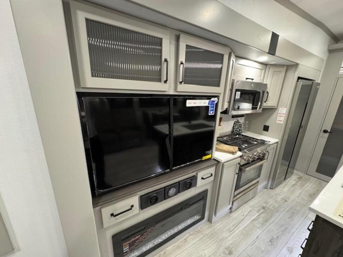 2025 Keystone RV Montana High Country 295RL