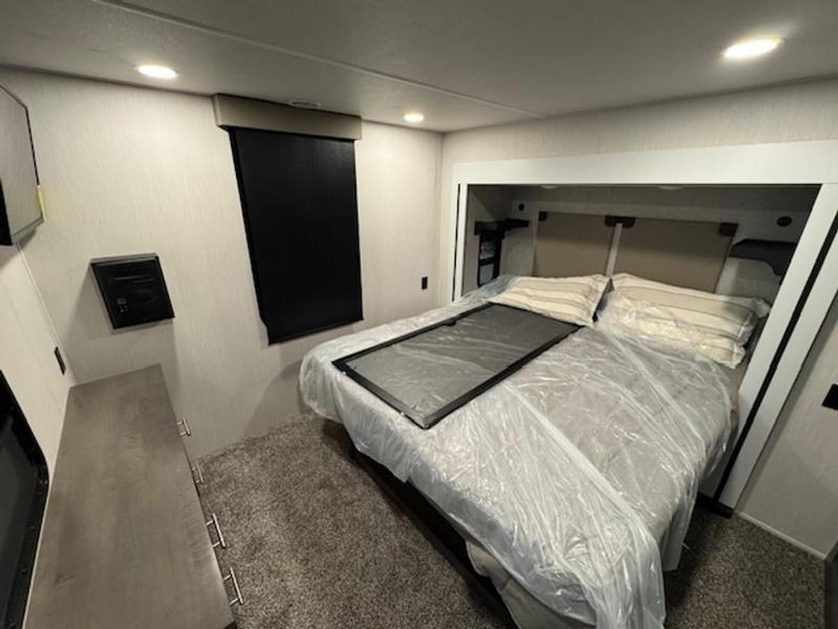 Used 2024 Cedar Creek Cottage 40CDL