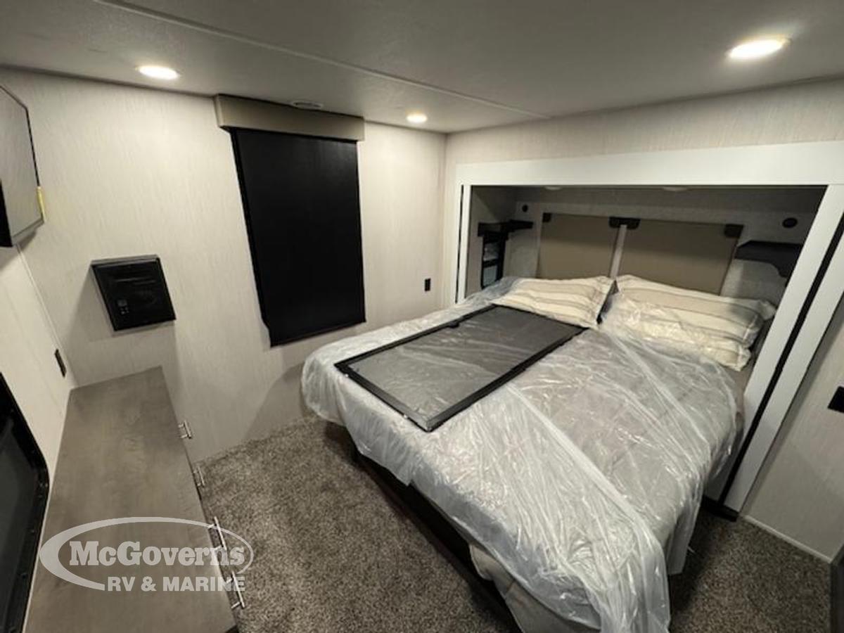 Used 2024 Cedar Creek Cottage 40CDL