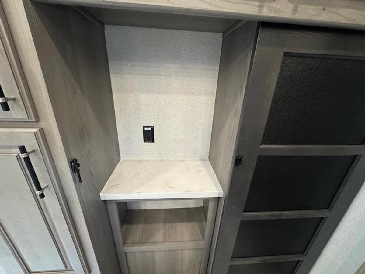 Used 2025 Keystone RV Retreat 391FSRL