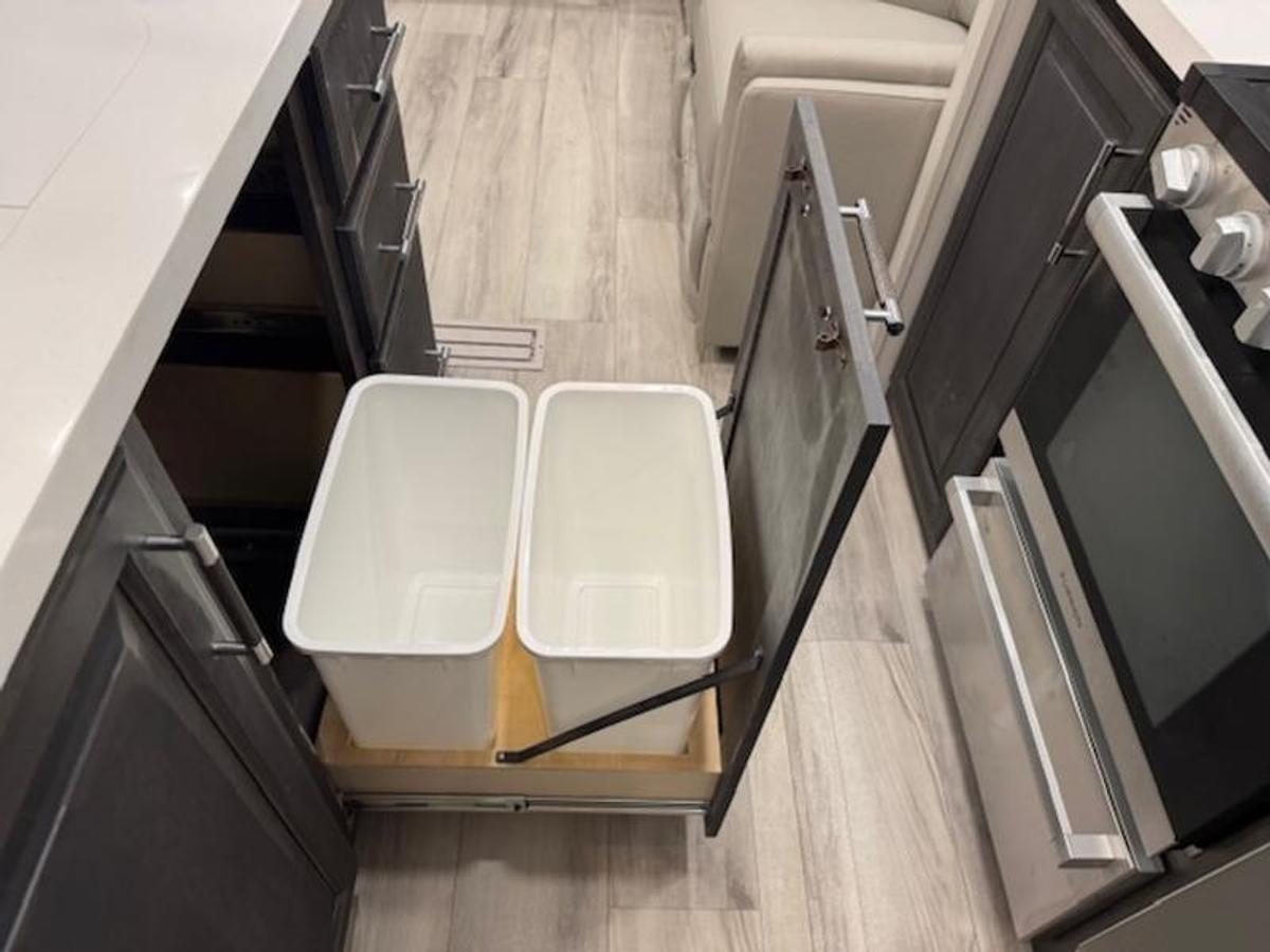 2025 Keystone RV Alpine Avalanche Edition 302RS