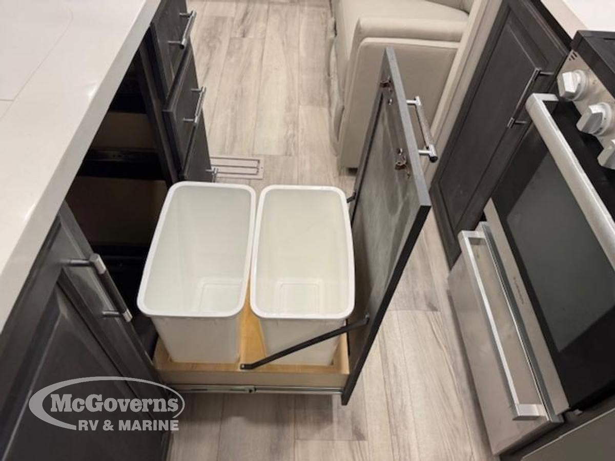 2025 Keystone RV Alpine Avalanche Edition 302RS