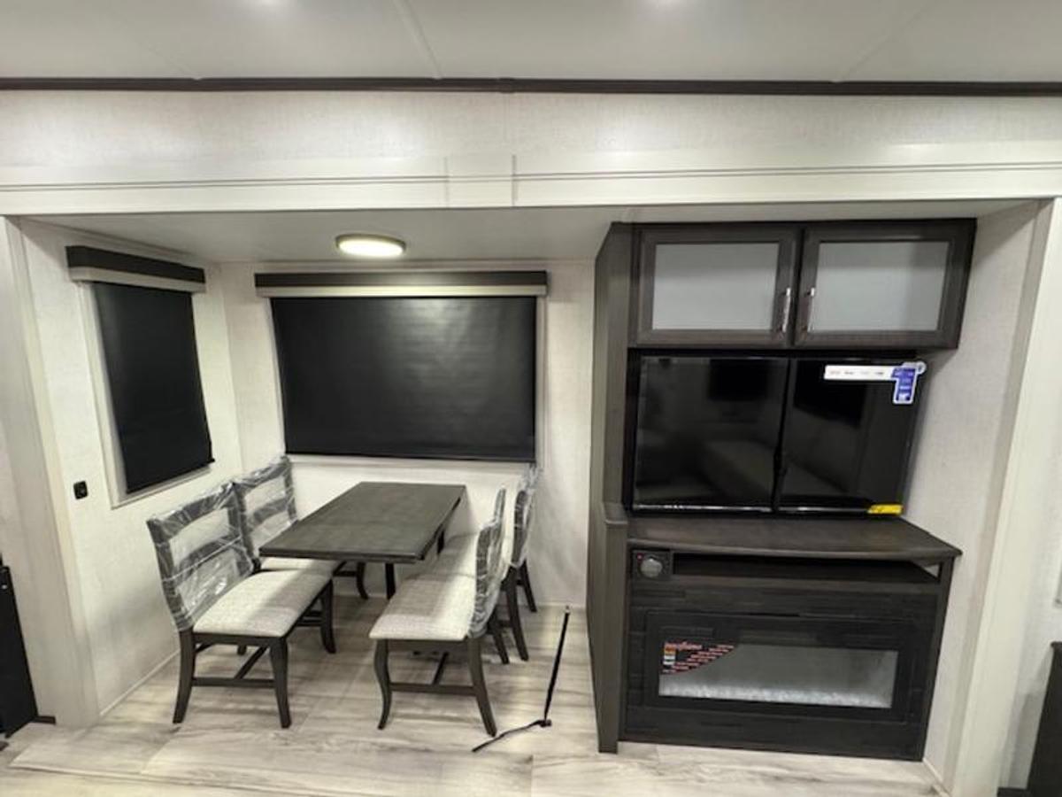 2025 Keystone RV Alpine Avalanche Edition 302RS