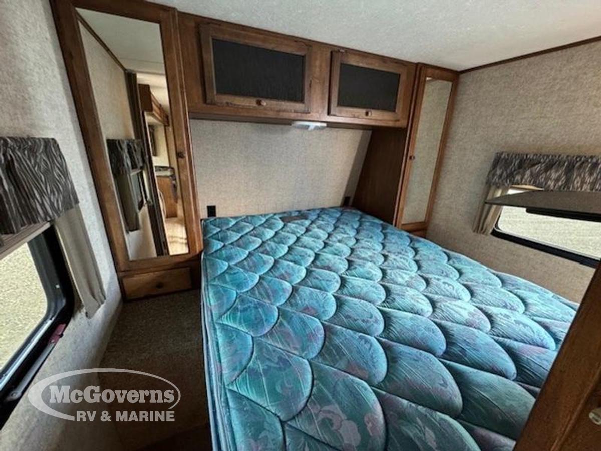 Used 2015 Keystone RV Sprinter Campfire 31BH