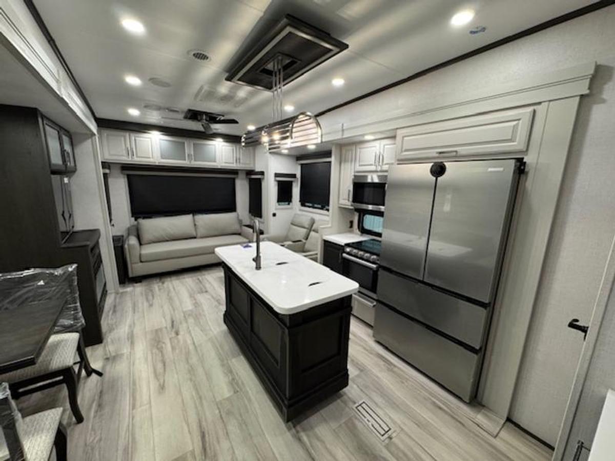 2025 Keystone RV Alpine Avalanche Edition 302RS