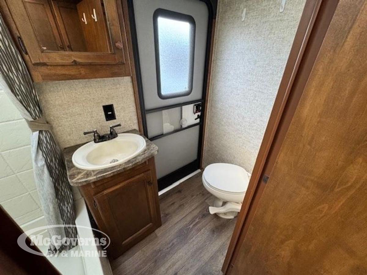 Used 2015 Keystone RV Sprinter Campfire 31BH