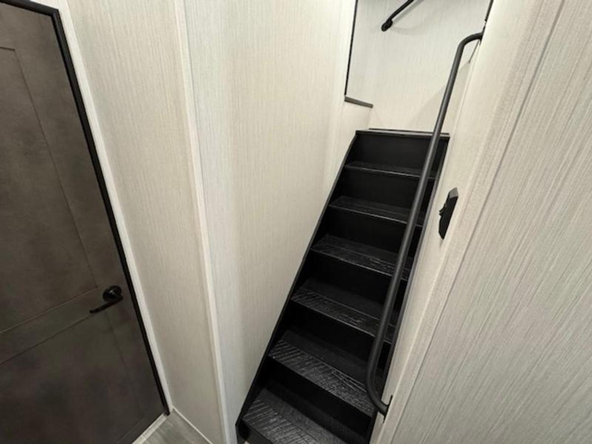 Used 2024 Cedar Creek Cottage 40CDL