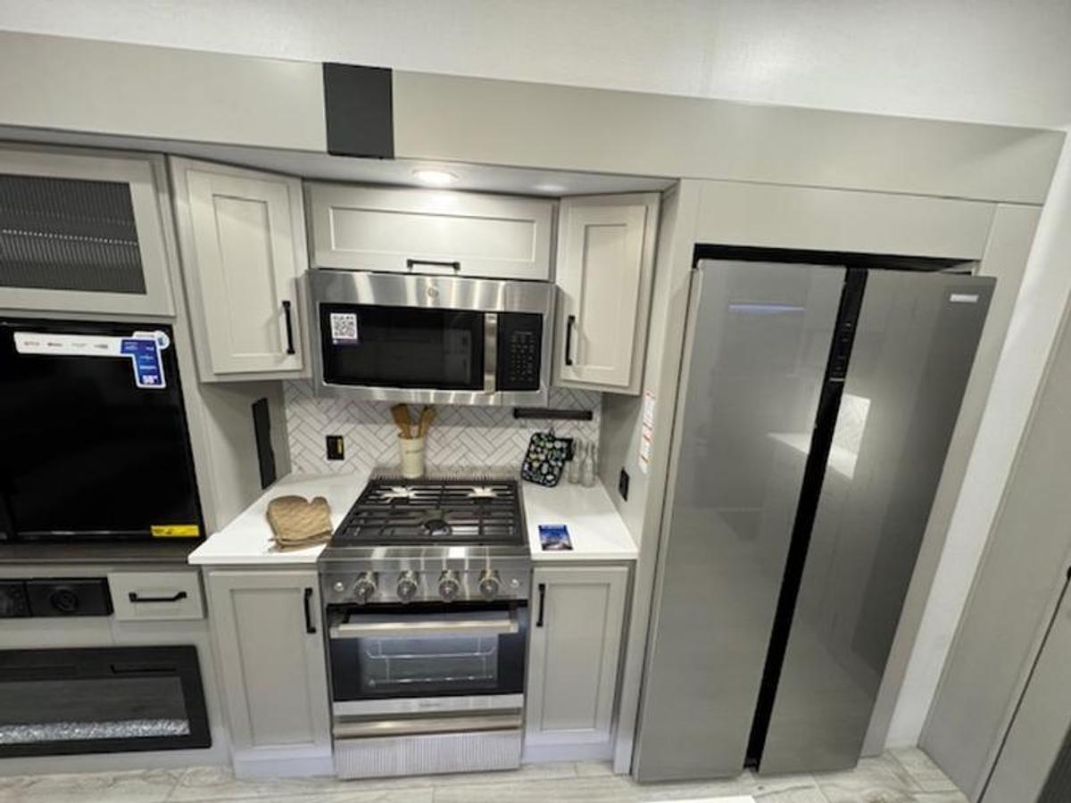 2025 Keystone RV Montana High Country 295RL