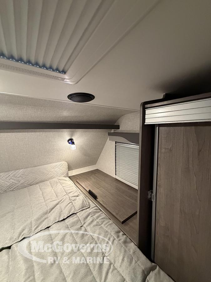 2026 Lance Truck Camper 975