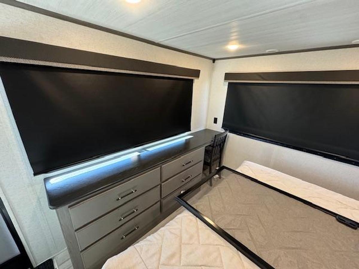 Used 2025 Keystone RV Retreat 391FSRL