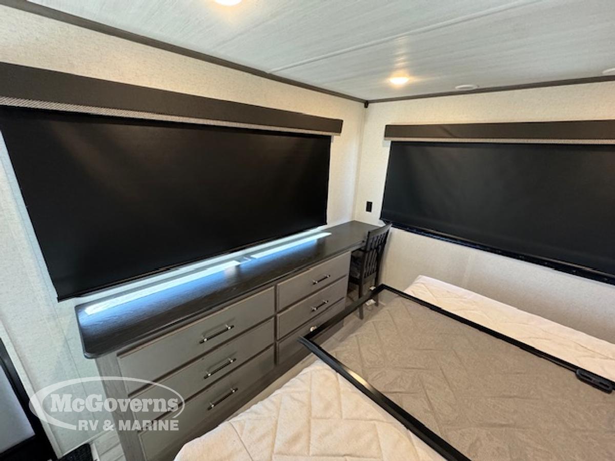 Used 2025 Keystone RV Retreat 391FSRL