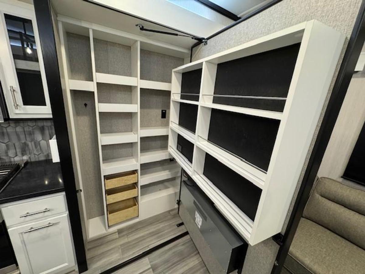 Used 2024 Cedar Creek Cottage 40CDL