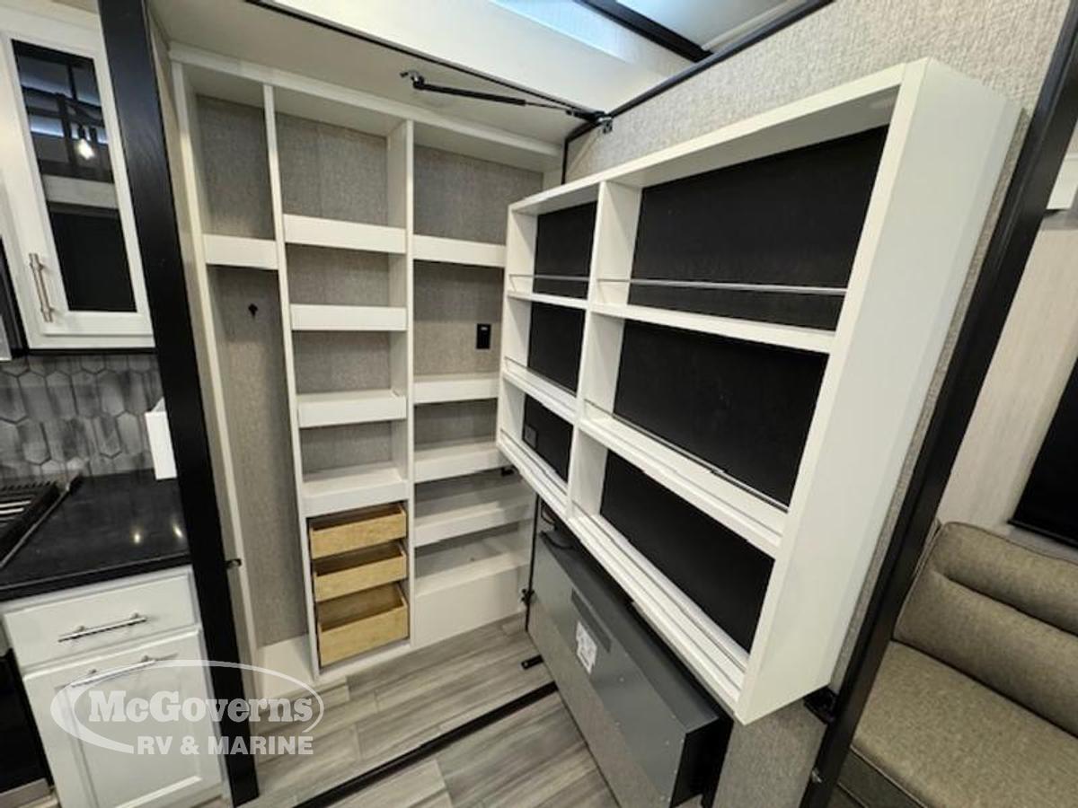 Used 2024 Cedar Creek Cottage 40CDL