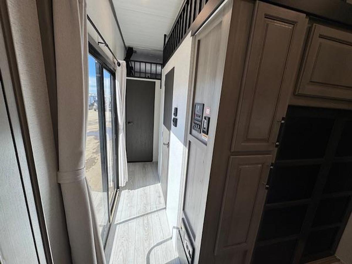 Used 2025 Keystone RV Retreat 391FSRL